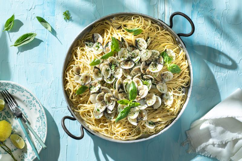 Linguini with steamed Clams and white wine aroma